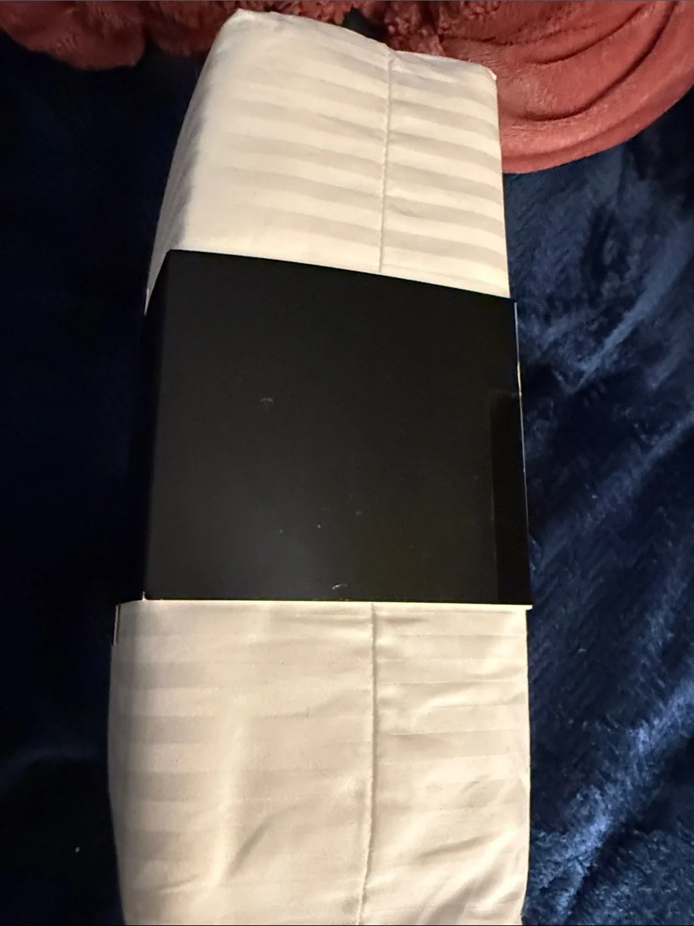 King Egyptian 600 Thread Count Cotton Sheet Set - White Damask Hotel Style